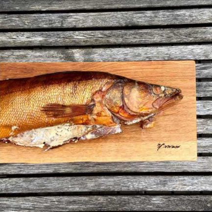 tapasbraet-i-trae-olieret-eg-16-x-60-cm-By Brorson-Vist med fisk
