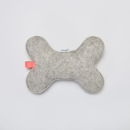 Cloud7-Hundelegetøj-Kødben-Lysegrå-Uldfilt