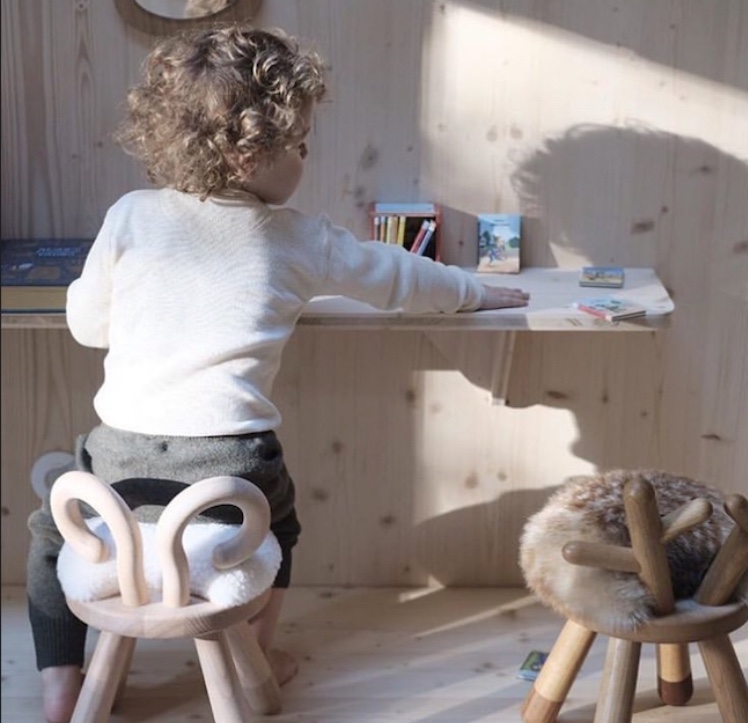 EO-Sheep & Bambi-Chair-Vist med barn