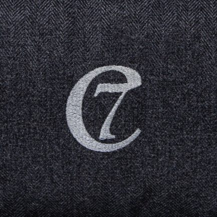 Cozy Hundeseng-Fishbone-Dark Grey-Cloud7-Logo brodering
