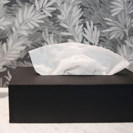 Tissue Box-Læder-Ørskov-Sort-Sort-Vist i miljø
