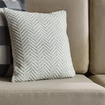 Visual Pude-Grey-Burel-Vist i sofa