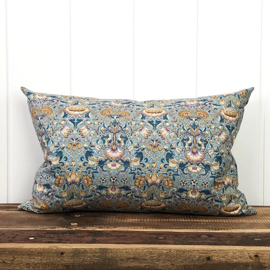 William Morris Pude - Lodden - dusty blue-lilac