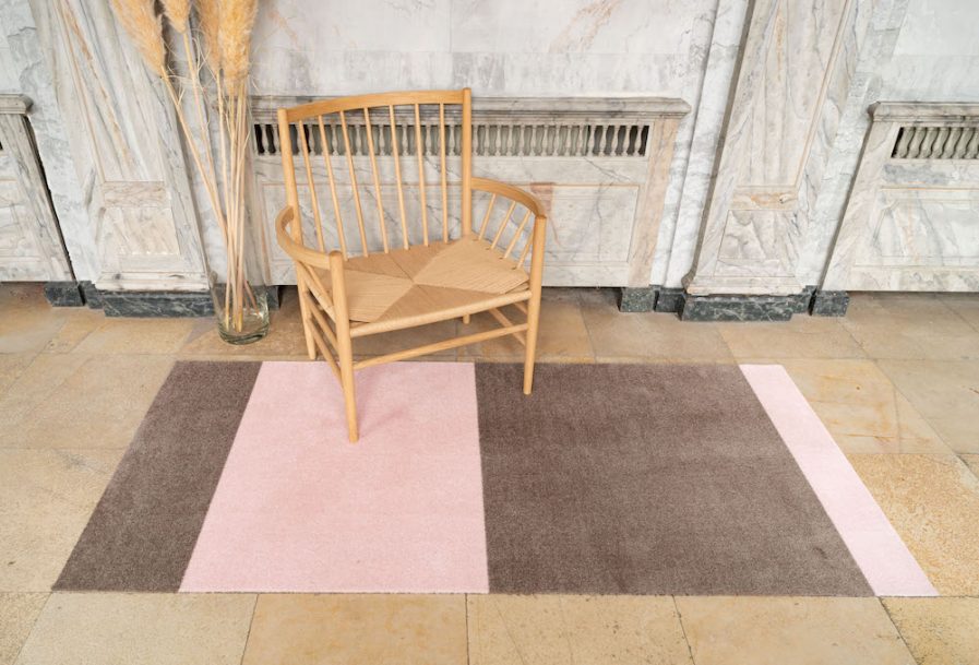 TICA-Floormat-Stripes-horizon-200x90-Sand-Dusty Rose-Med stol