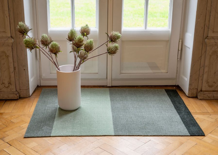 TICA-Floormat-Stripes-horizon-90x130-Green-Ved dør