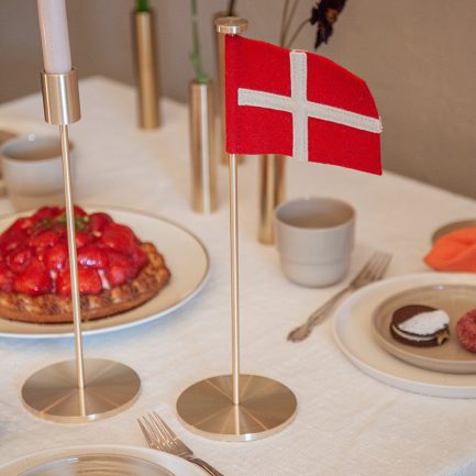 Flagstand+med+dansk+flag-Highlight Messing-55North